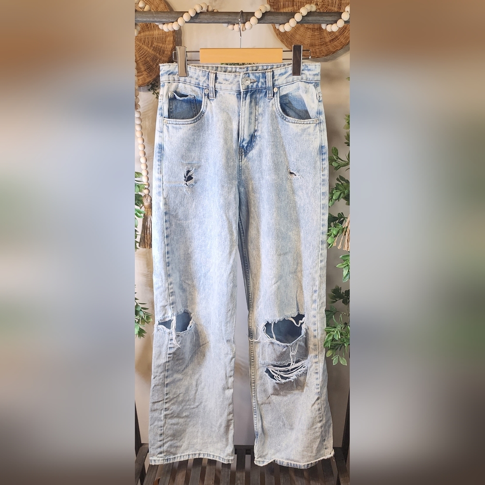 Refuge - (1) High Waist Loose Fit Jeans